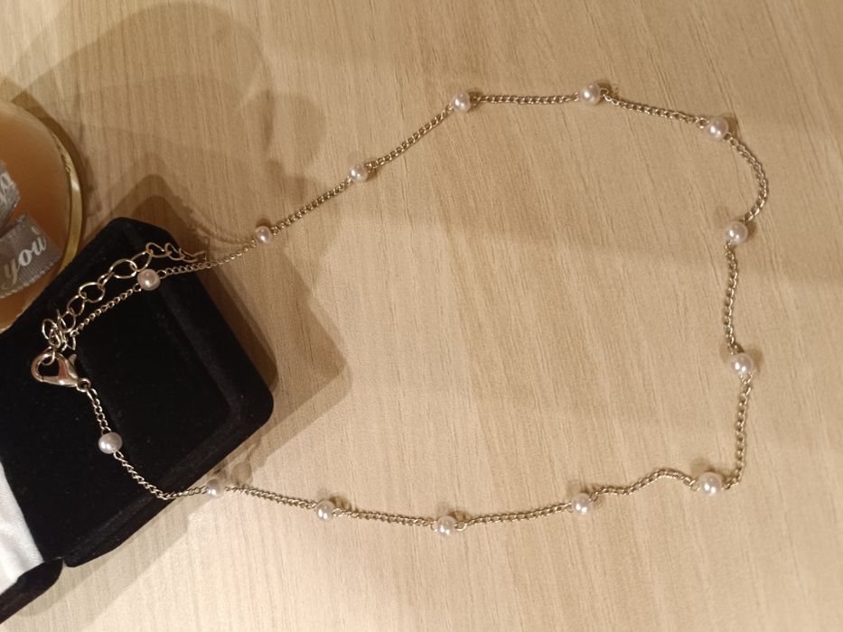 Нови бижута по три лева, обеци, колиета