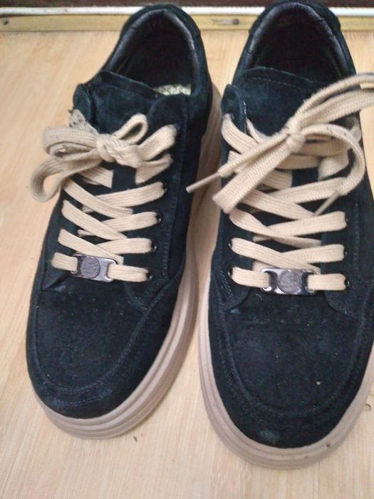 Snekears barbati marimea 39 purtați de 3 ori.