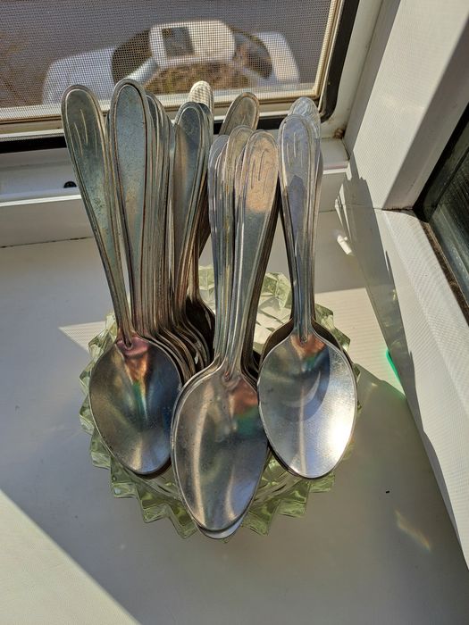 Столовые ложки и вилки