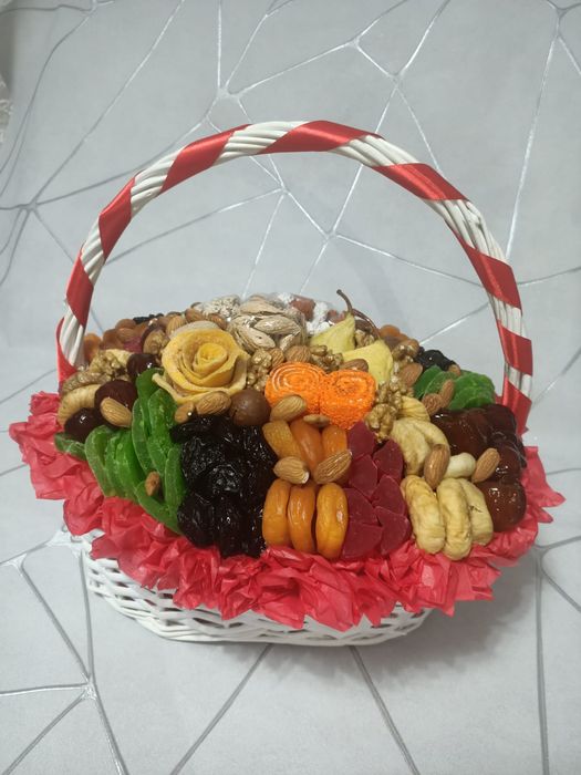 Корзины с сухофруктами