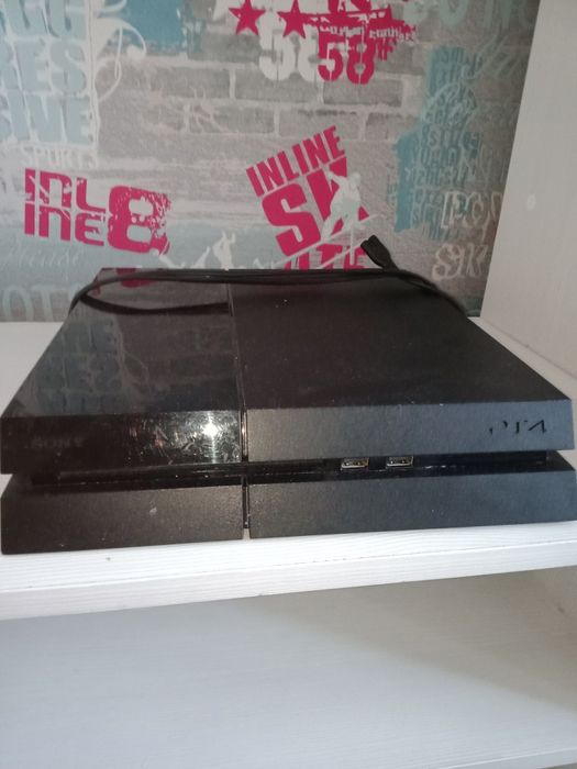 Продается PS4 VR мувы и 1 джойстик.