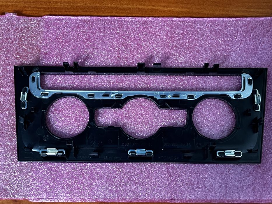 Panou climatronic Volkswagen Golf 7 + ramă adaptoare