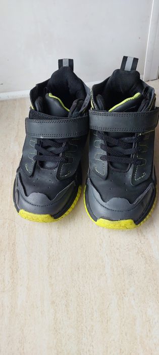 Продам ботинки на мальчика