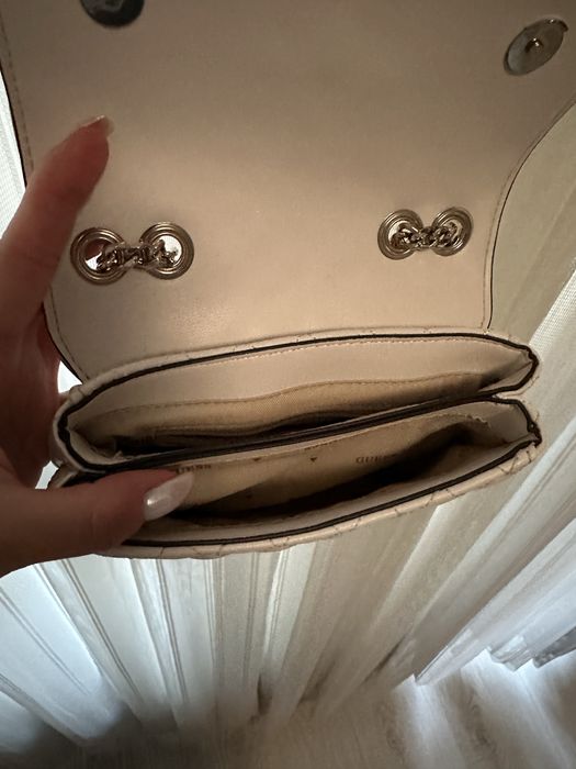 Дамска чанта Guess