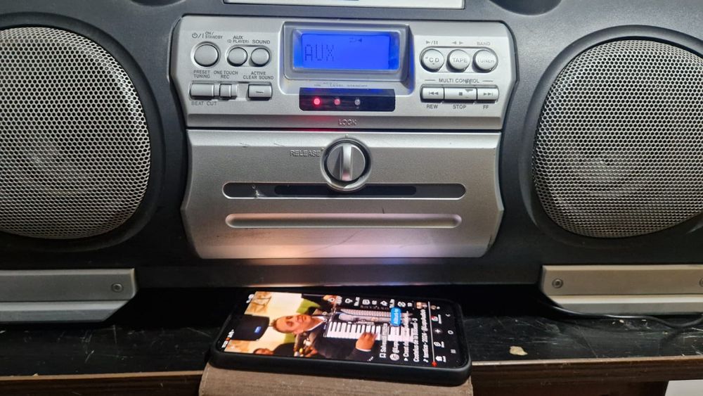 BoomBox  JVC RV-NB10B.