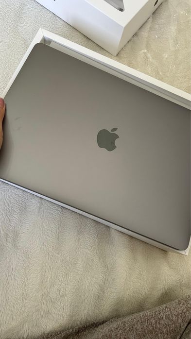 Продам Apple macbook 13 pro
