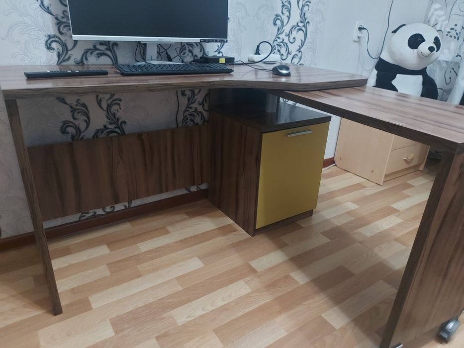 Продам компьютерный стол