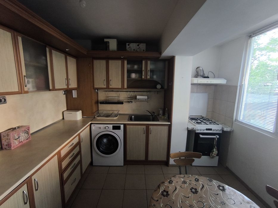 Продава се Двустаен апартамент в Шумен, Тракия - 60 кв.м за 1785 €/кв.м - Снимка #1