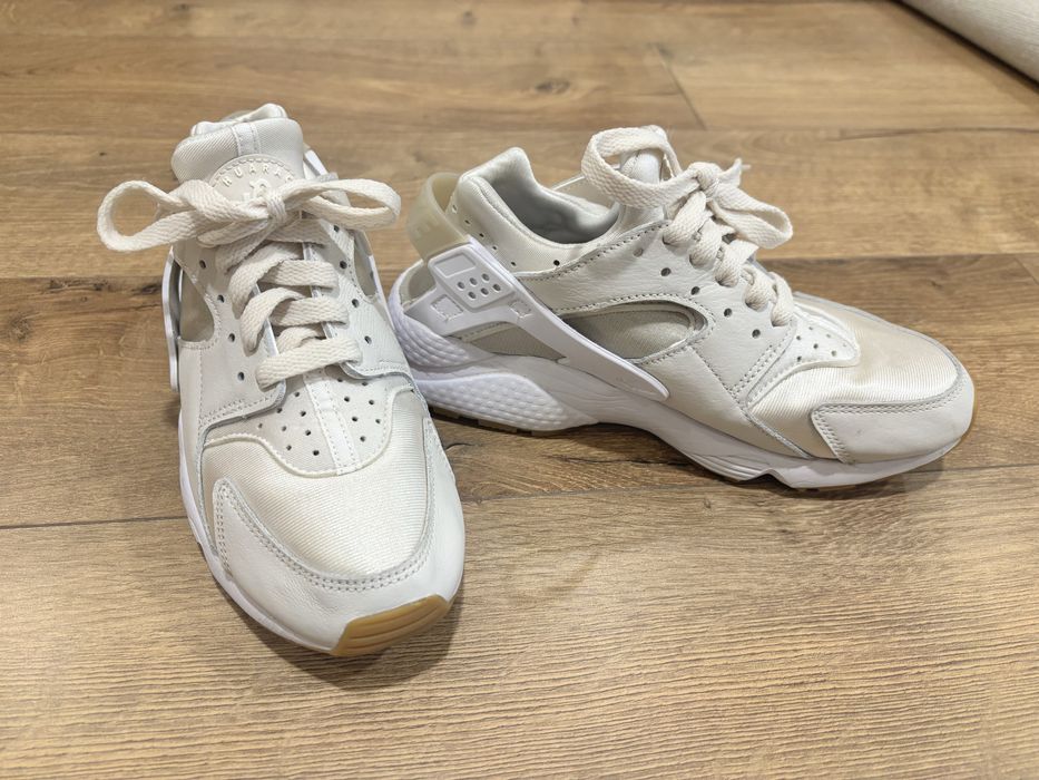 Дамски маратонки Nike Air Huarache бели 37,5 номер