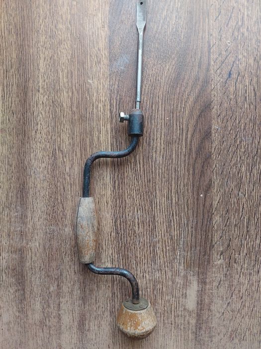 Инструмент коловорот