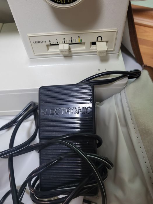 Vand masina de cusut electrica Singer adusă din America