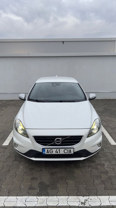 Volvo V40 D2 R-Design 2016 • Alb Perlat