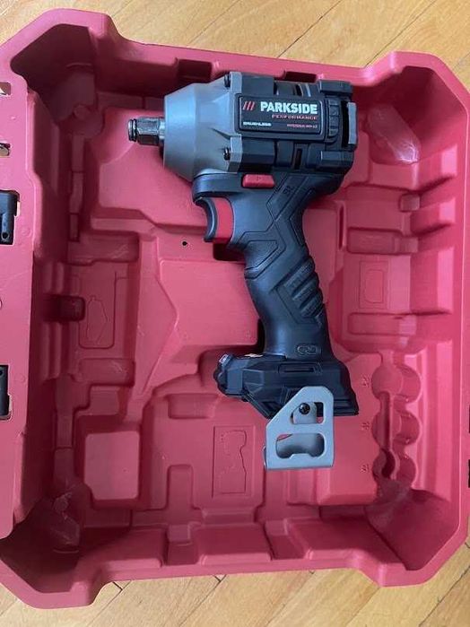 PARKSIDE® 12 V акумулаторна тресчотка 54Nm. Отлична за зглобяване и разглобяване на всякакви винтове,болтове и гайки на автомобил и други машини. Внос