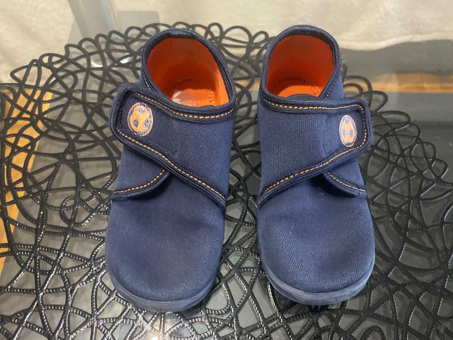 Детски пантофи на марката Колев и Колев