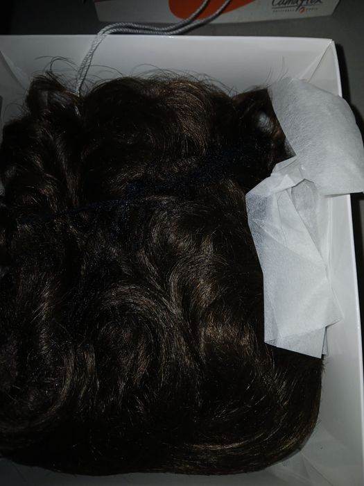 Перуки  чисто нови