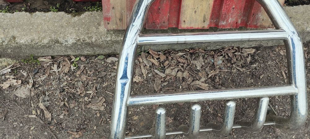 Продавам ролбар за японски джип.