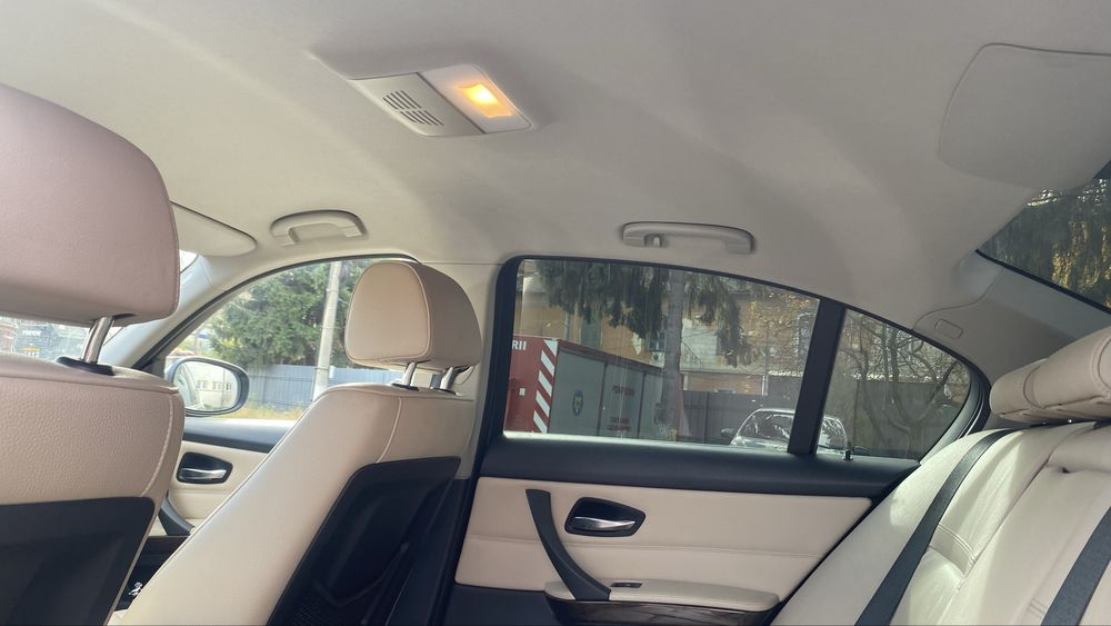 BMW E90 318i (143cp) 2011