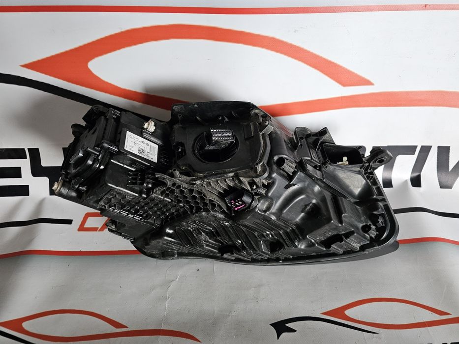 Far stanga matrix led VW Touareg CR7 dupa 2018 cod 76194108