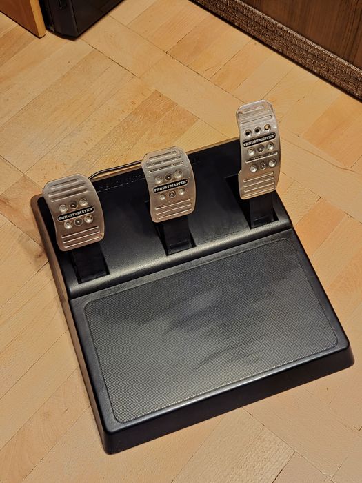 Thrustmaster T150 + Schimbător th8s + pedale T3PA
