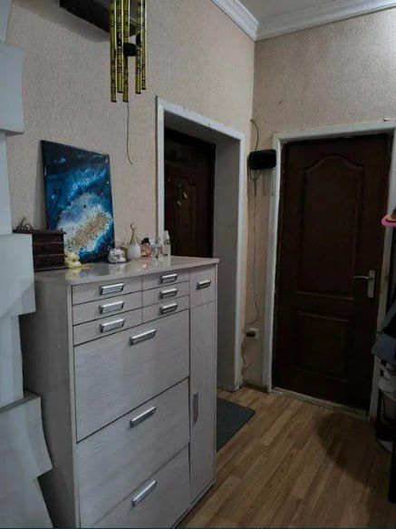 Срочно Продаётся Нукусская Высокопотолочка 1/4/4 с мебелью техникой !