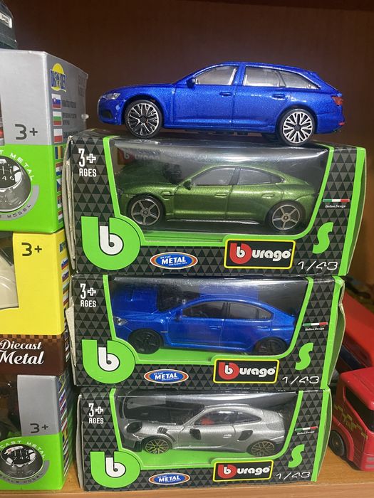 Метални колички Burago/Welly