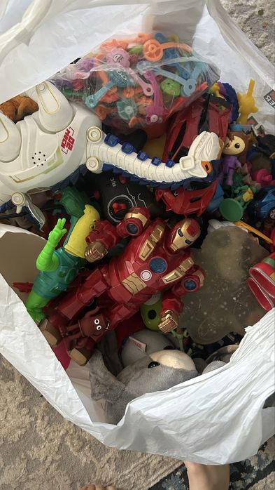 Продам пакет игрушек для мальчика