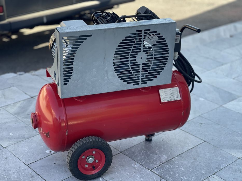 V-Образен компресор за въздух RENO-DENMARK 350/50 - 50л | 1.5kW | 400V
