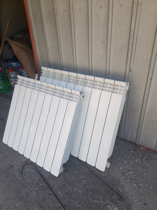 Vând calorifer de aluminiu 10 elemenți