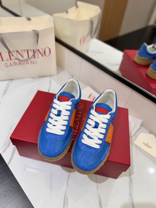 Adidasi Valentino