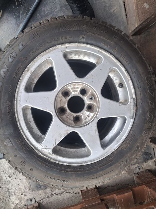 Продам зима с дикими комплект R15