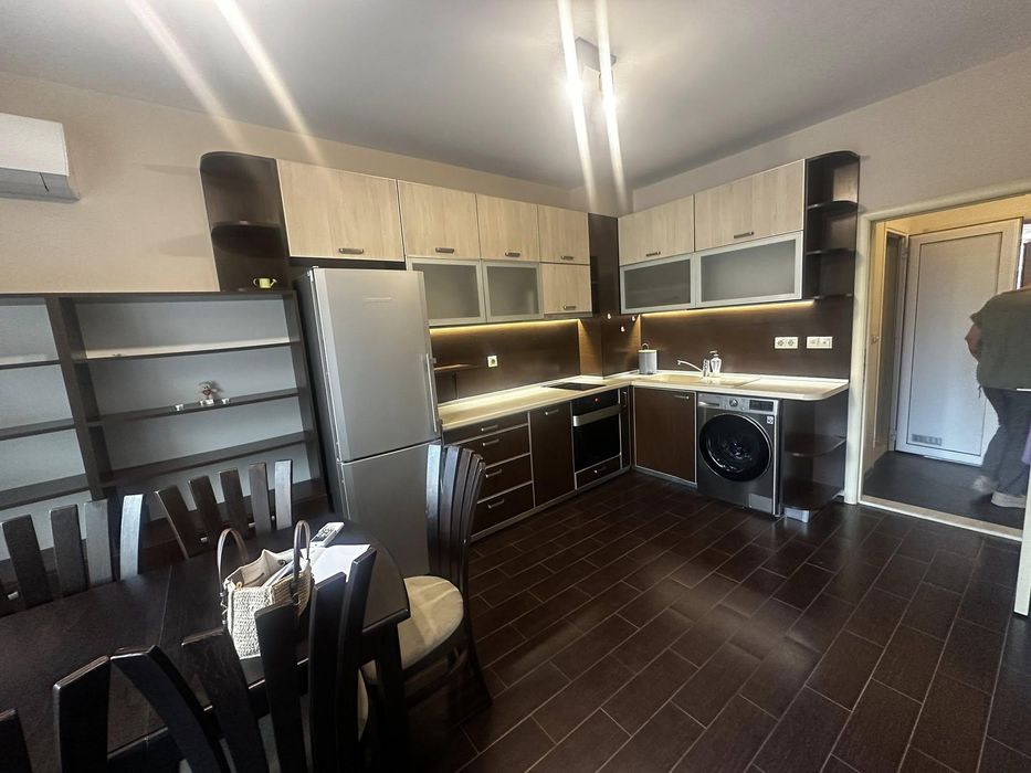 Дава се под наем Тристаен апартамент в Варна, Левски - 90 кв.м за 767 € - Снимка #2