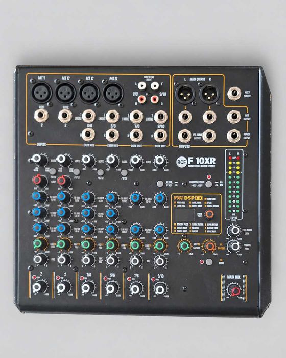 RCF F 10XR – 10-канален миксер с ефекти, USB и транспортен куфар