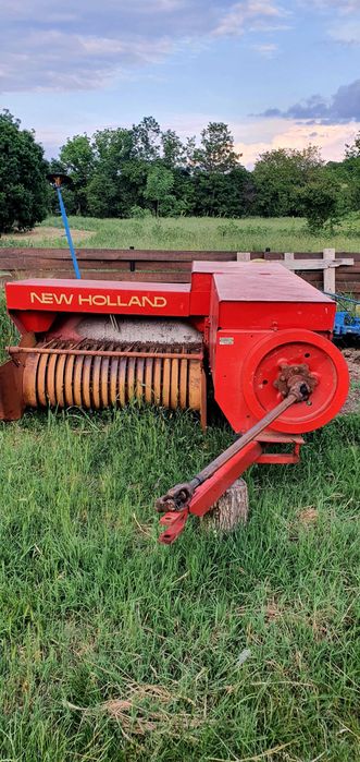 Se vind doua  prese baloti international 422 si new holland265