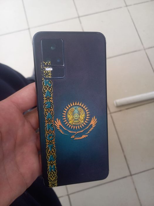 Продам смартфон vivo v21е