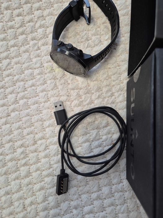 Продавам Suunto 9 Baro