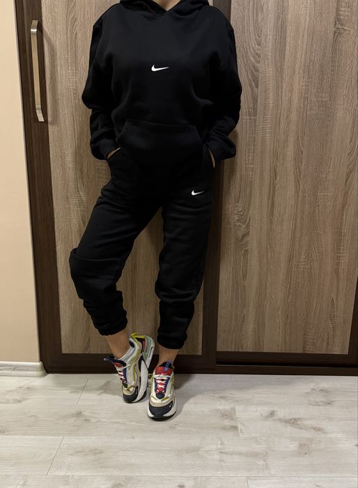 Дамски ватиран екип NIKE!