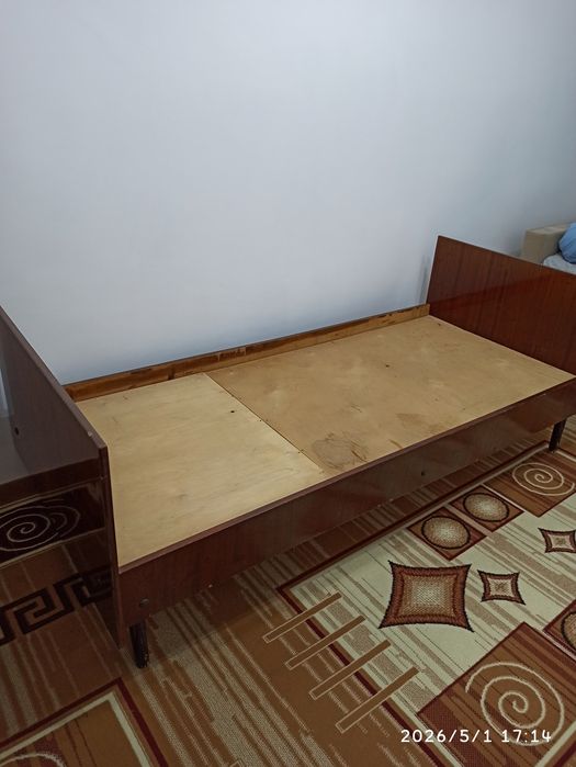 Односпальная кровать 195×87 см, старая но в хорошем состояние