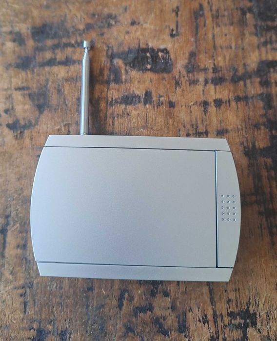 радио транзистор с часовник аларма плъзгащо се мазно