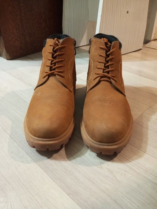 Ботинки кожанные,на цигейке