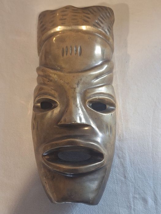 Големи тежки бронзови маски Тайланд