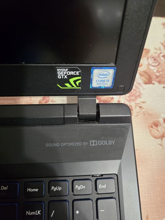 Геймърски лаптоп Medion Erazer