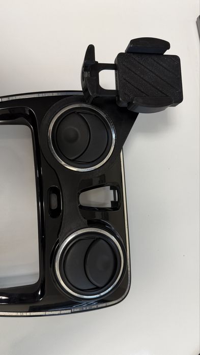 Стойка за телефон дачия лоджи и докер dacia lodgy dockee