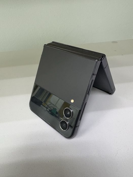 Samsung Galaxy ZFlip 4 ( лот:483577 ) Экибастуз,Ауэзова 36