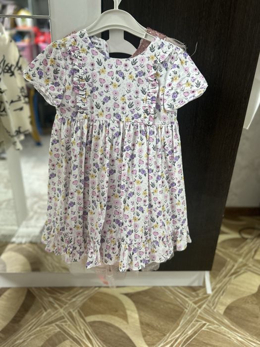 Продам платья на девочку 5-6 лет