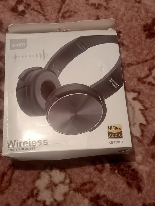 Новые белые наушники