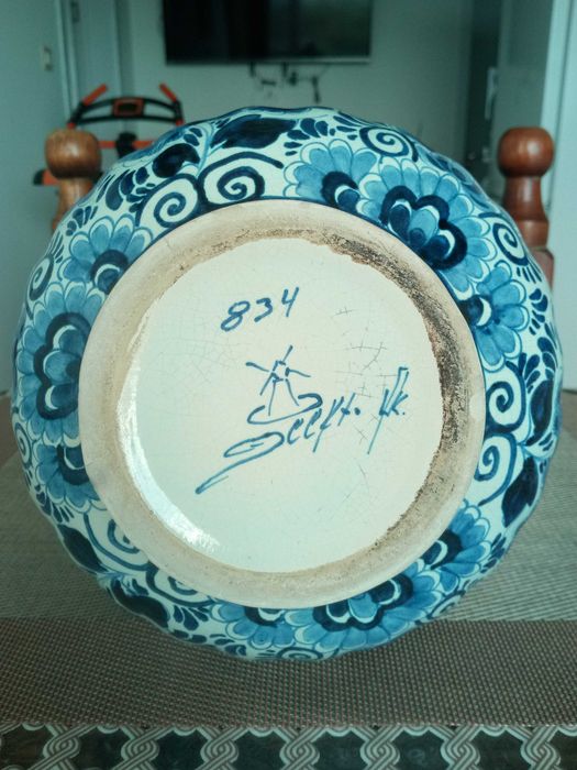 Красива и стилна с изработката -Ваза.