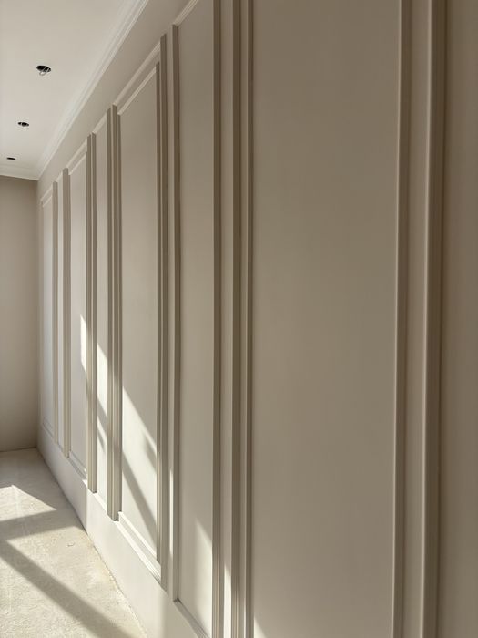 Покраска стен потолков.