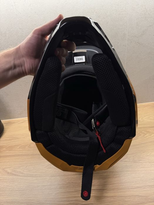 Cască FOX V1 MIPS XL [Black/Gold], ECE – doar 2 ieșiri