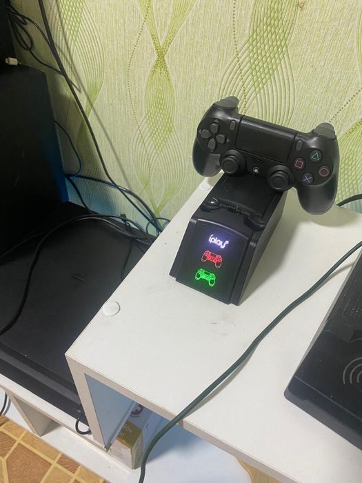 Продам плестейшн 4