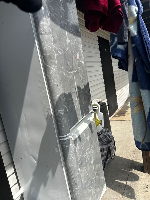 Отдам бесплатно холодильник не работает